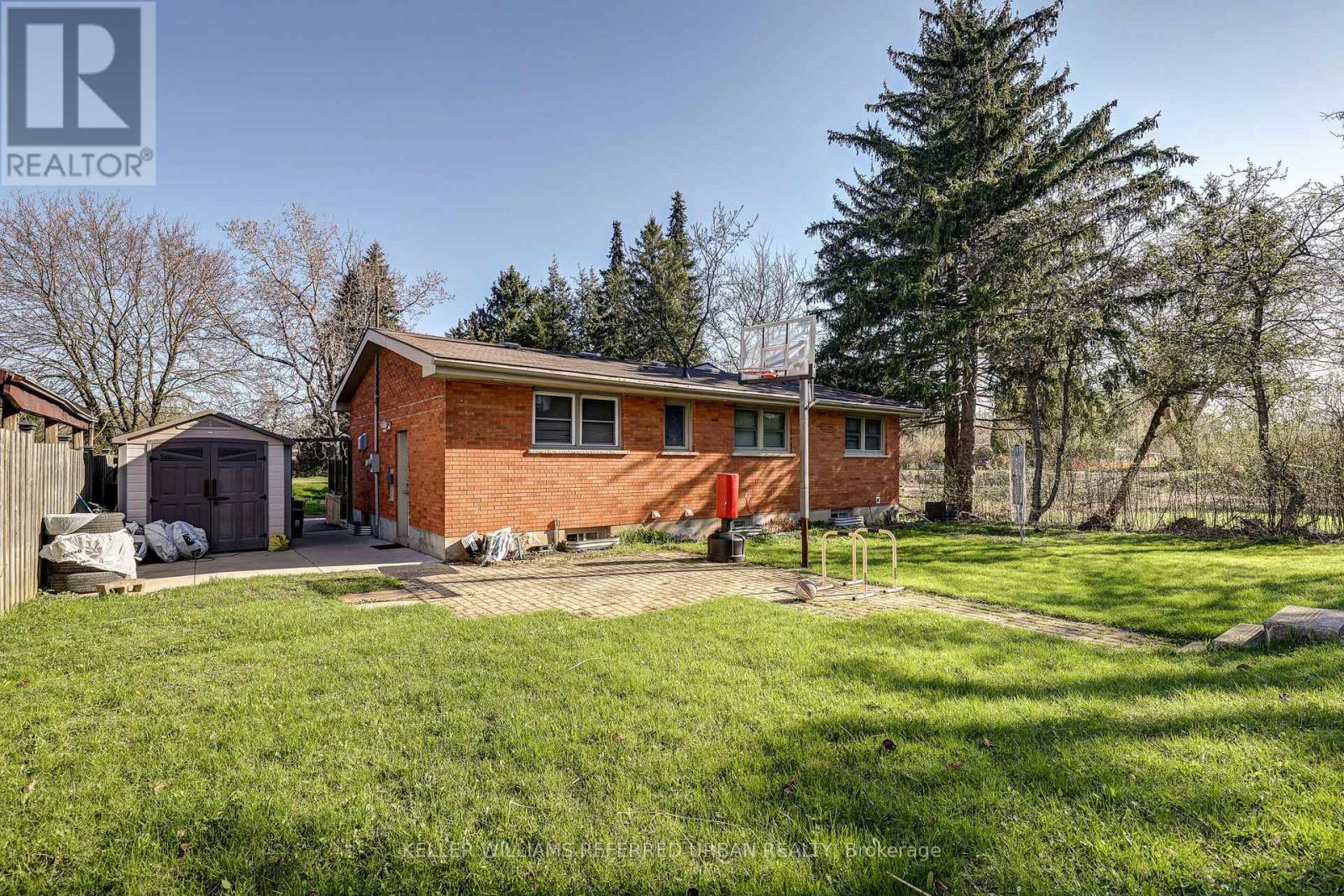 610 COMMISSIONERS ROAD W - 35