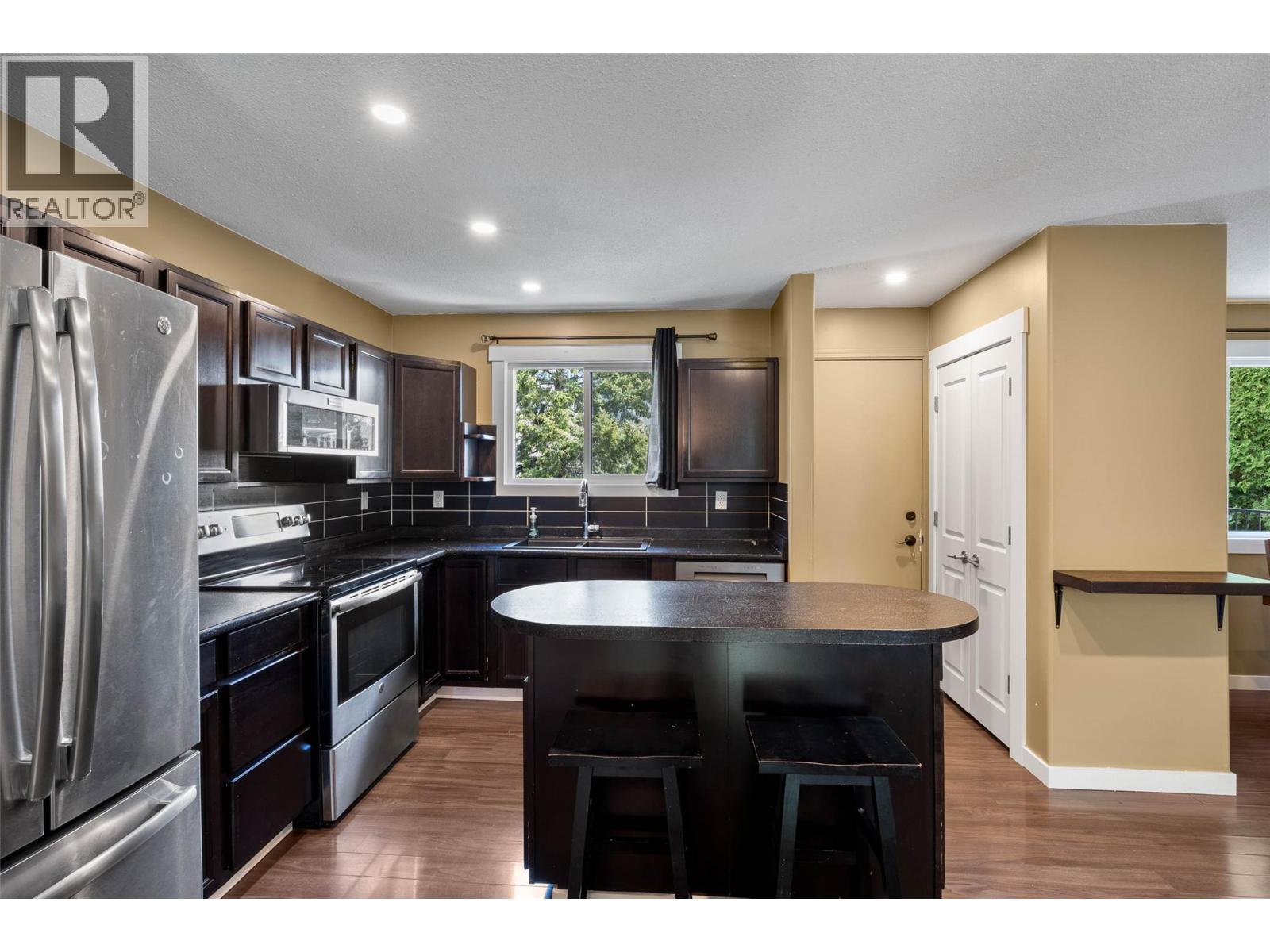 265 MCKAY Place - 10