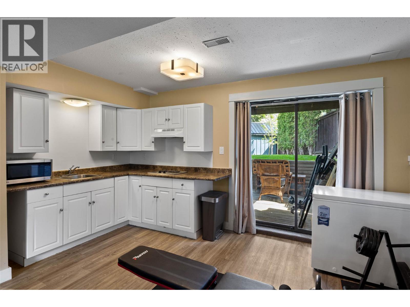 265 MCKAY Place - 25