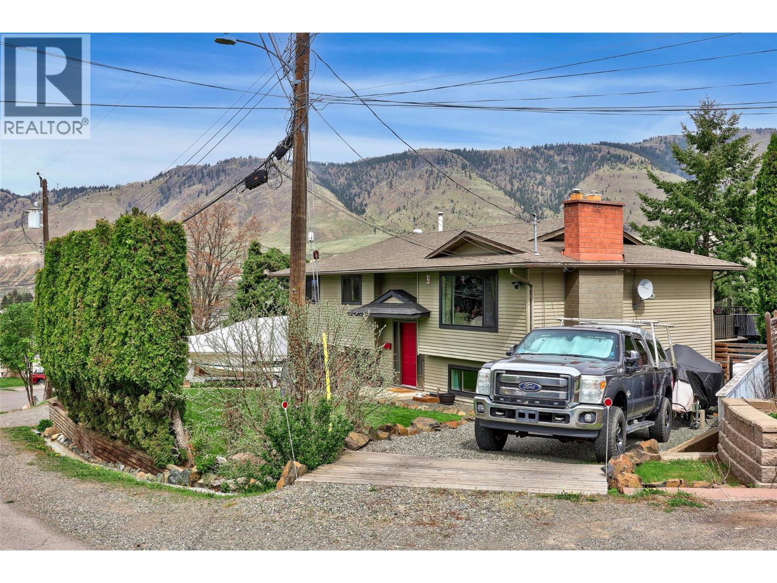 265 MCKAY Place - 3