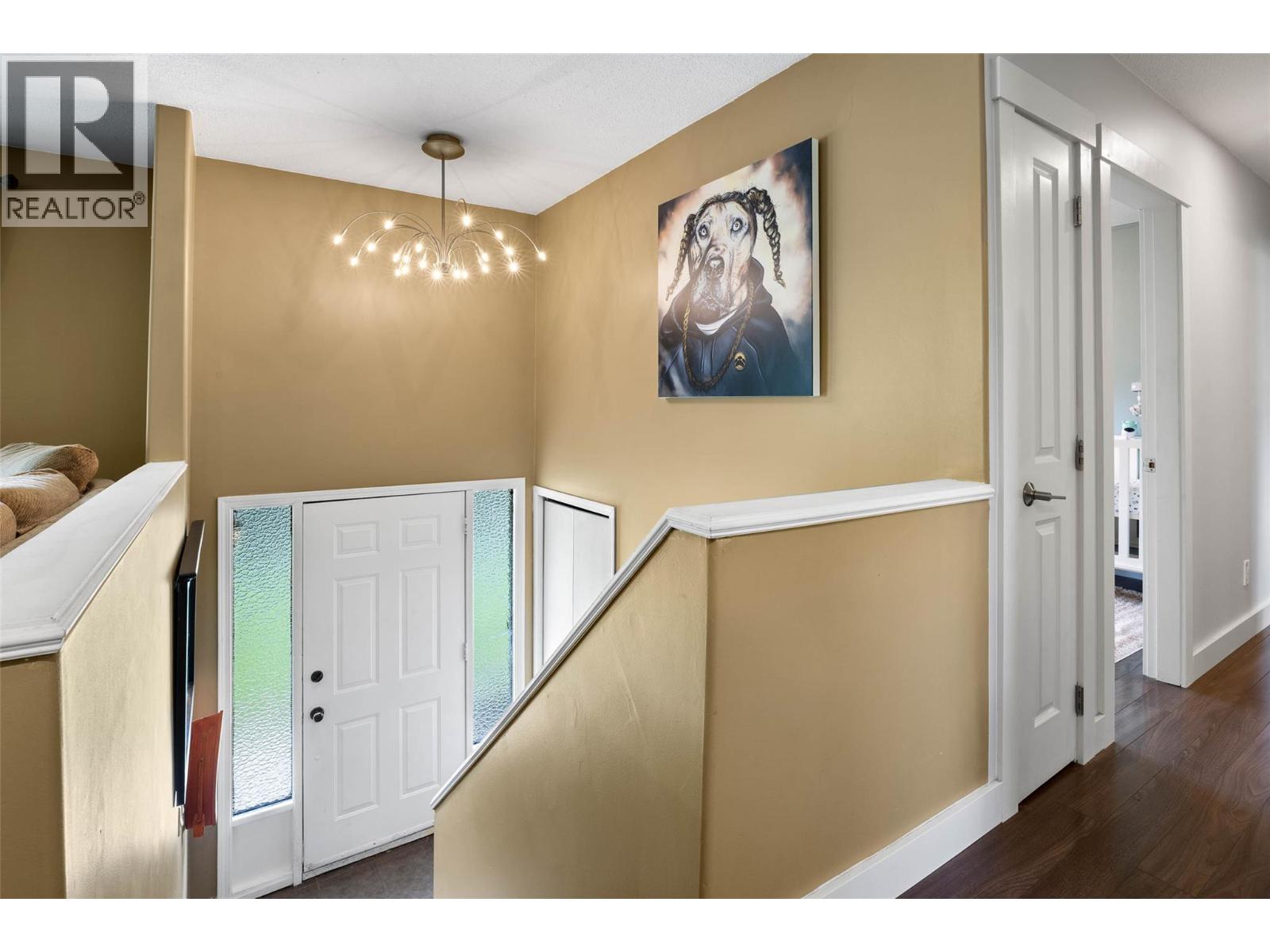 265 MCKAY Place - 4