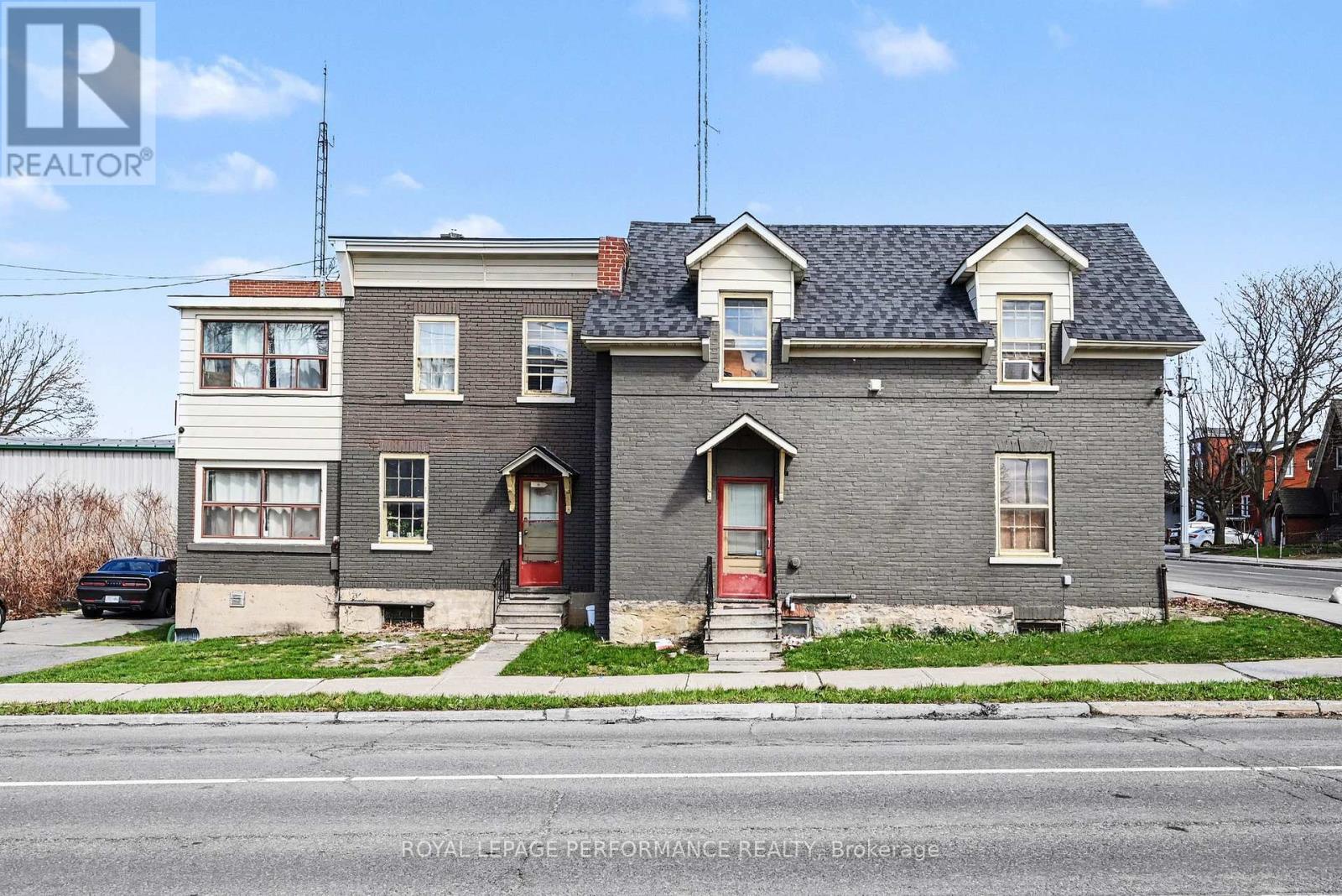 402 PITT STREET - 1