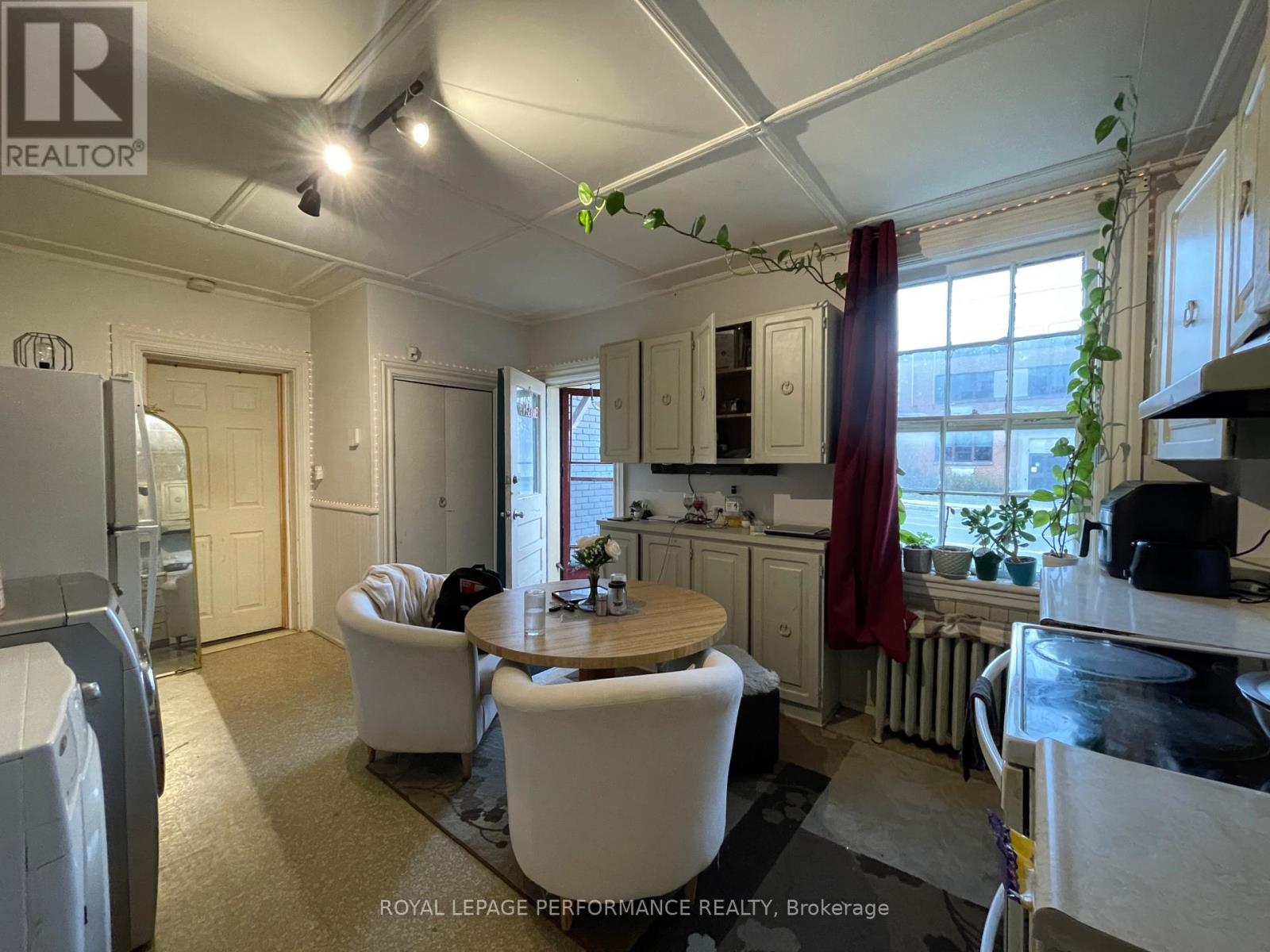402 PITT STREET - 10