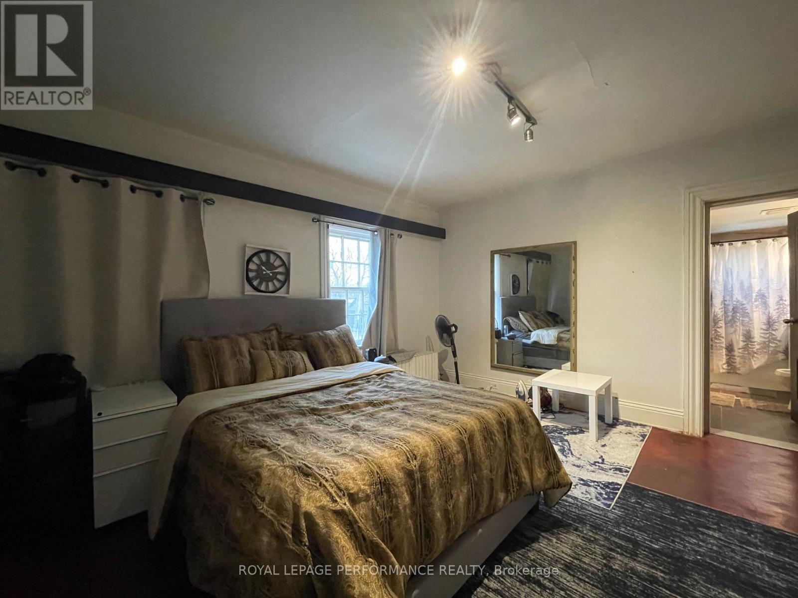 402 PITT STREET - 11