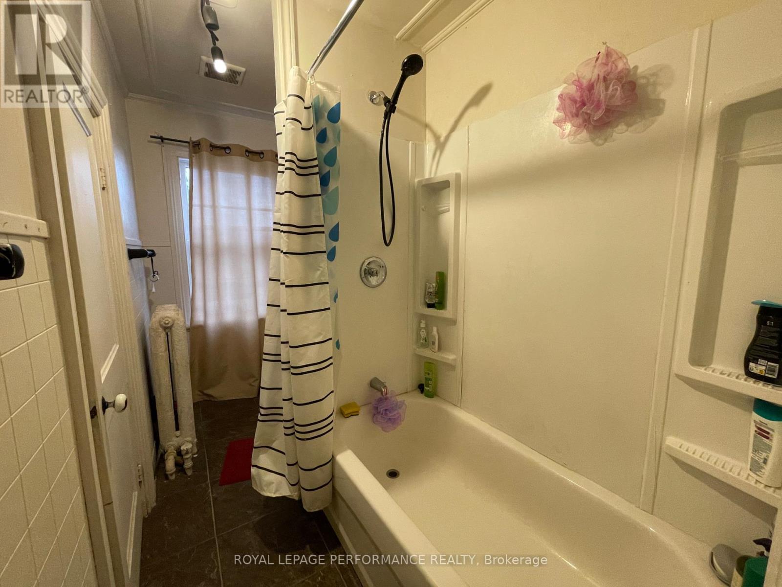 402 PITT STREET - 15