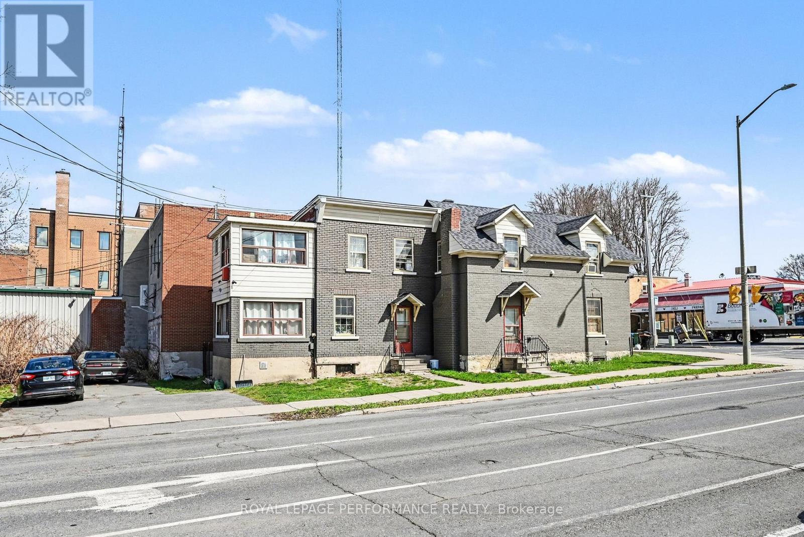 402 PITT STREET - 3