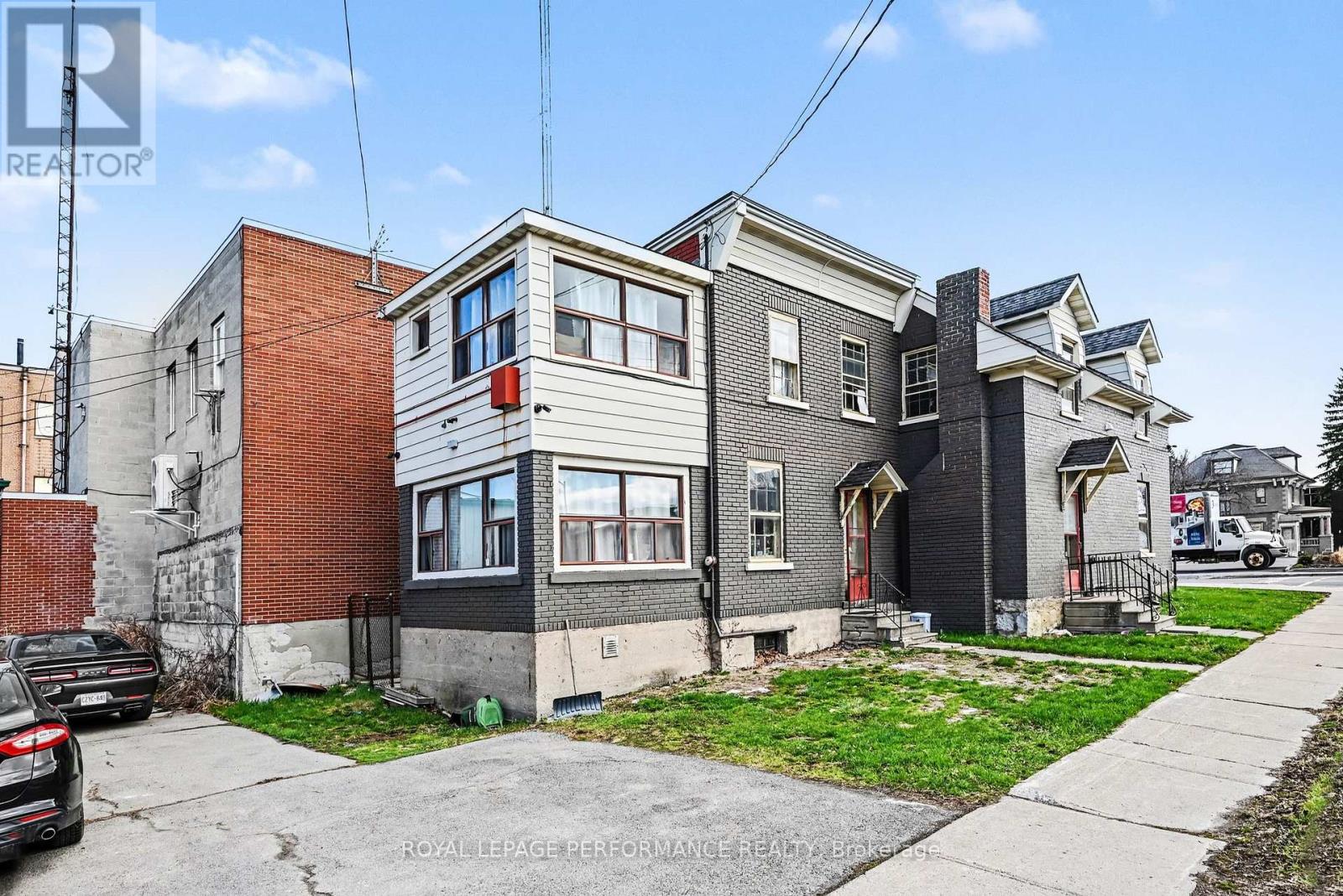 402 PITT STREET - 4