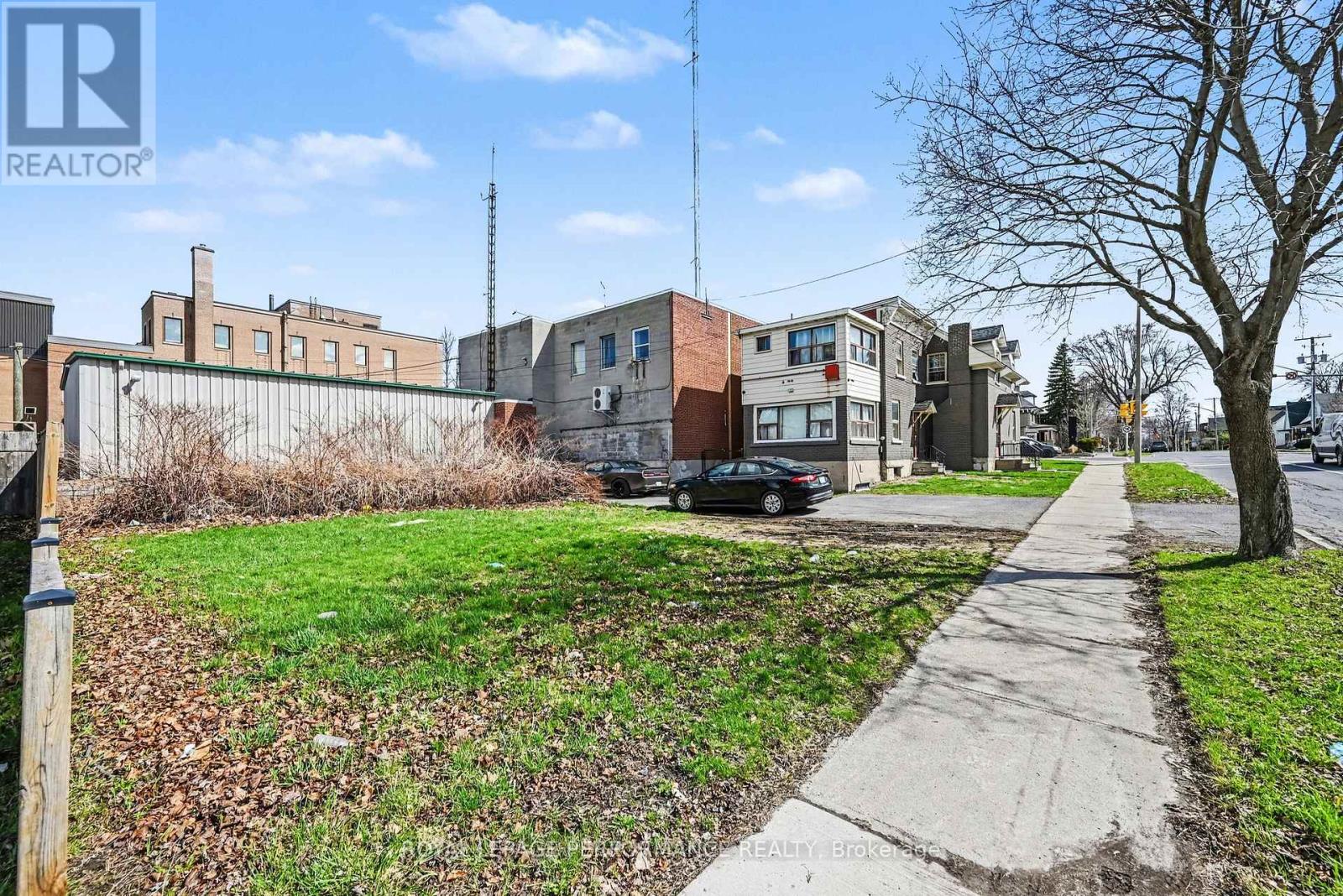 402 PITT STREET - 5