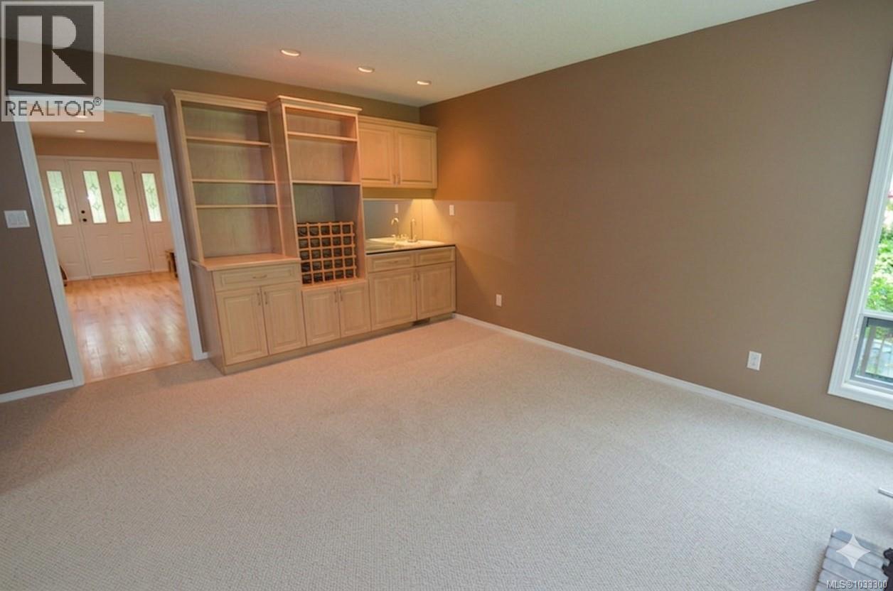 766 Canyon Cres - 14