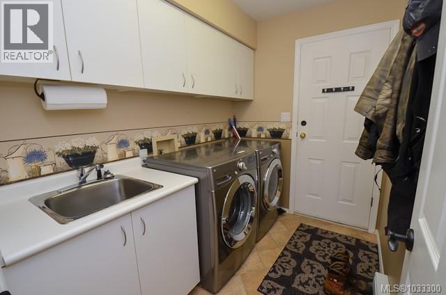 766 Canyon Cres - 19