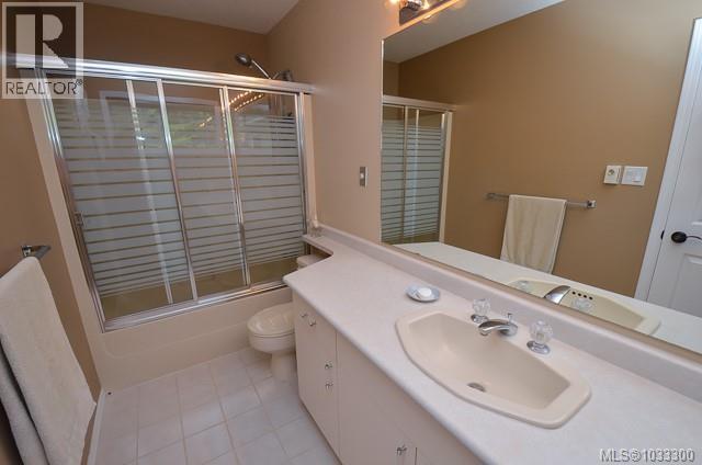 766 Canyon Cres - 22