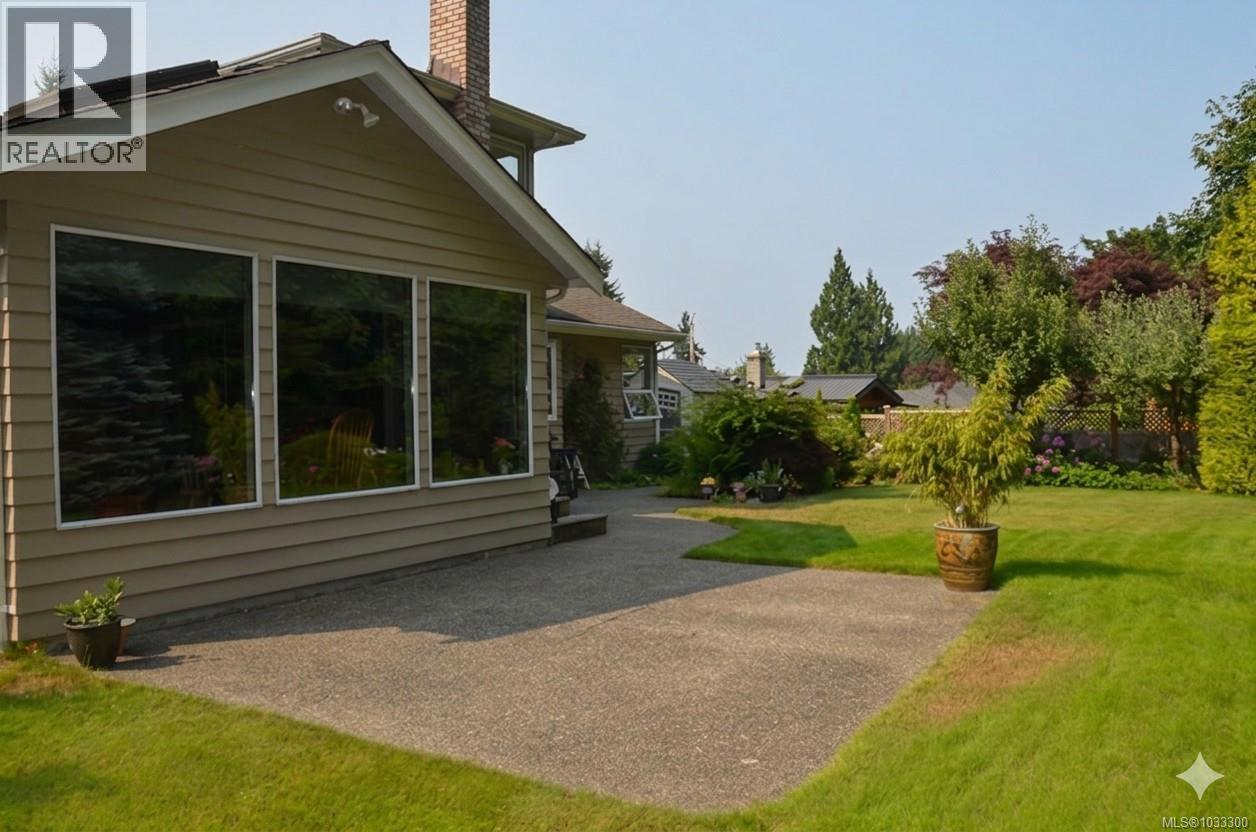 766 Canyon Cres - 25