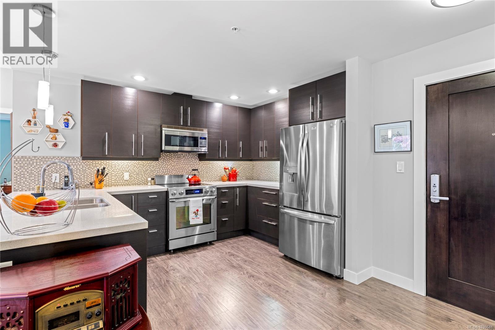 #100 439 College Rd - 18