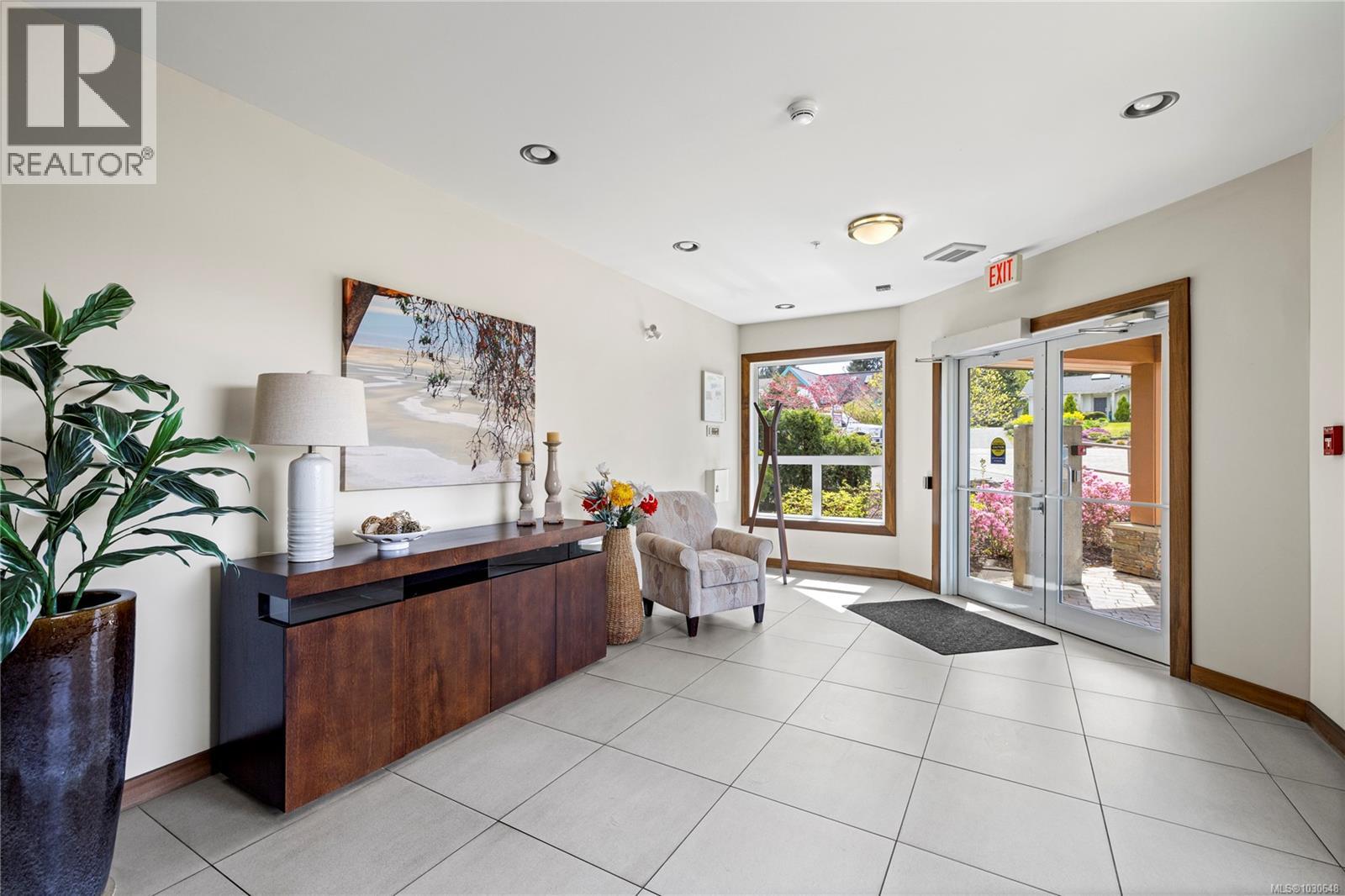 #100 439 College Rd - 28