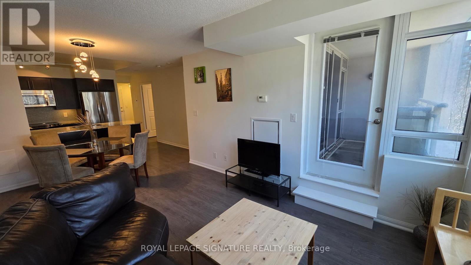 #522 35 BASTION STREET - 16
