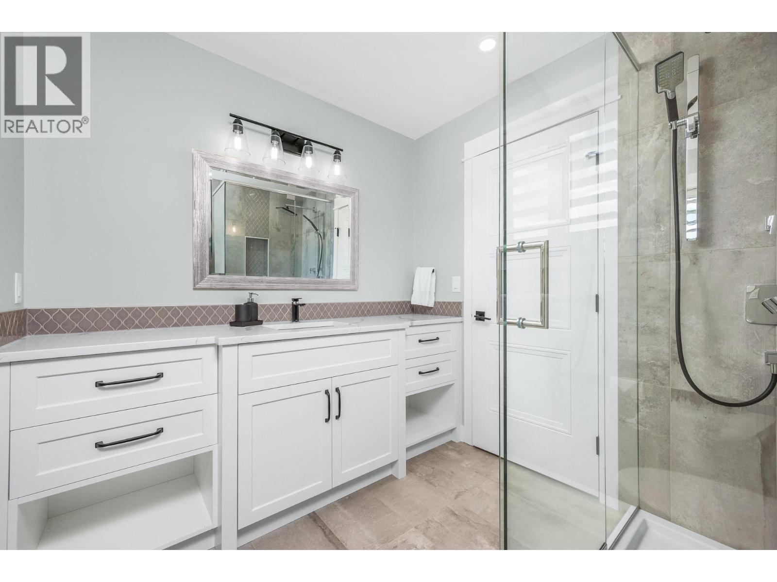 8000 Bench Row Road, Vernon