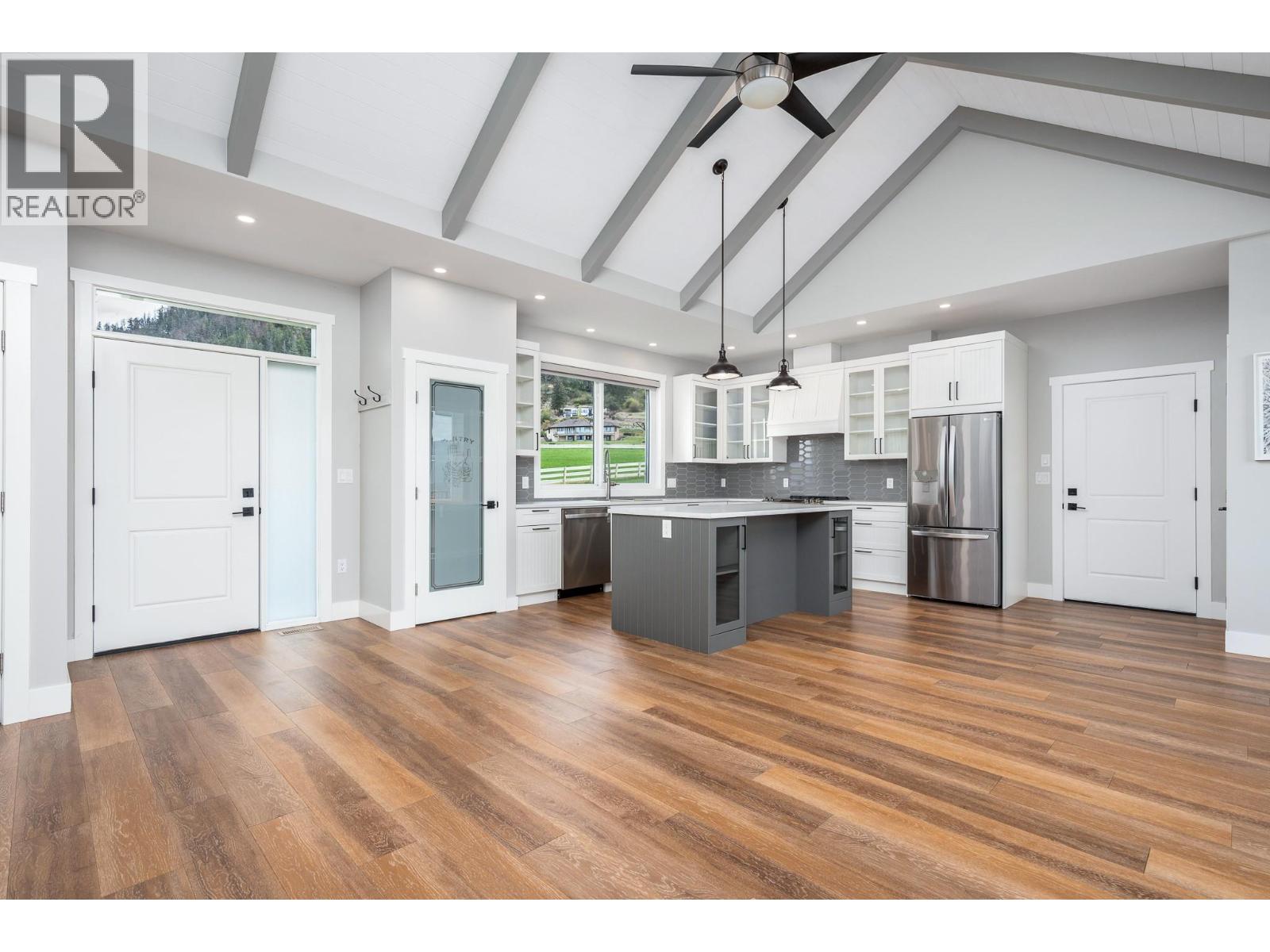 8000 Bench Row Road, Vernon