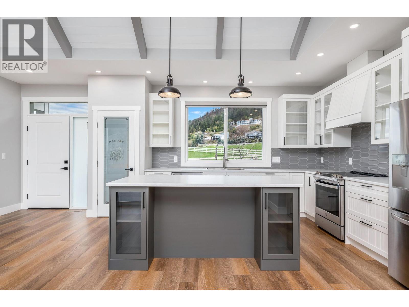 8000 Bench Row Road, Vernon