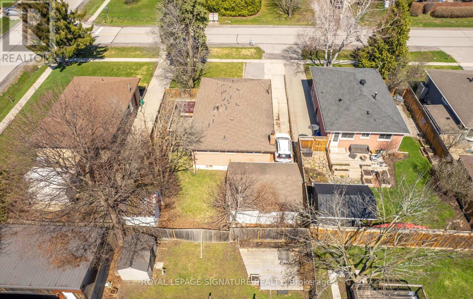 1003 WARDMAN CRESCENT — photo 34