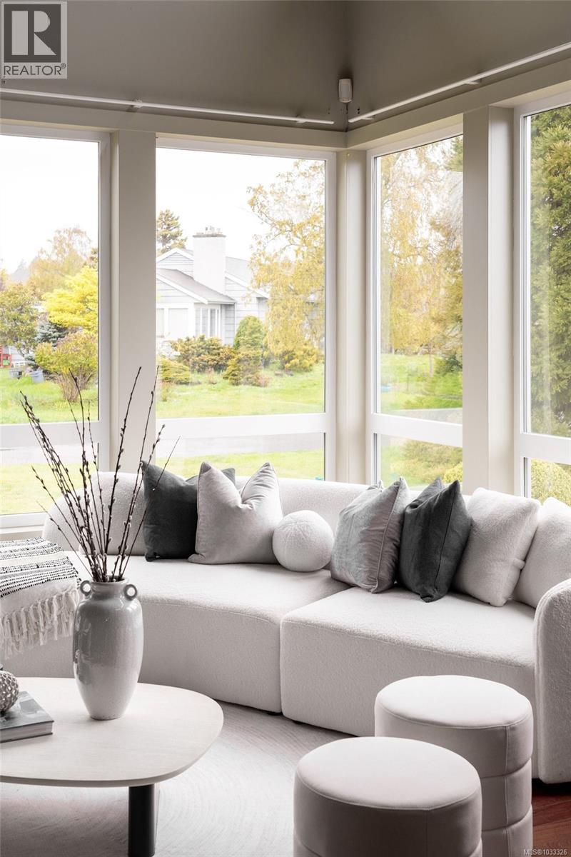  2835 Lincoln Road, Oak Bay