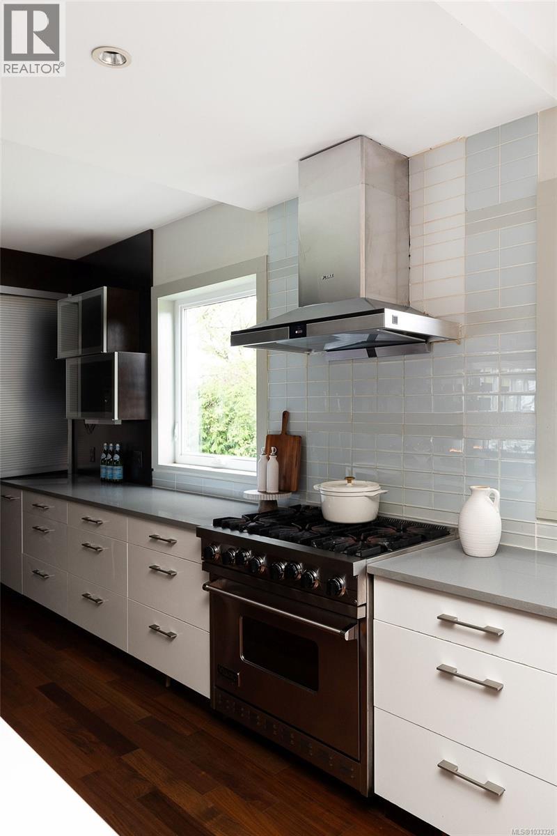  2835 Lincoln Road, Oak Bay