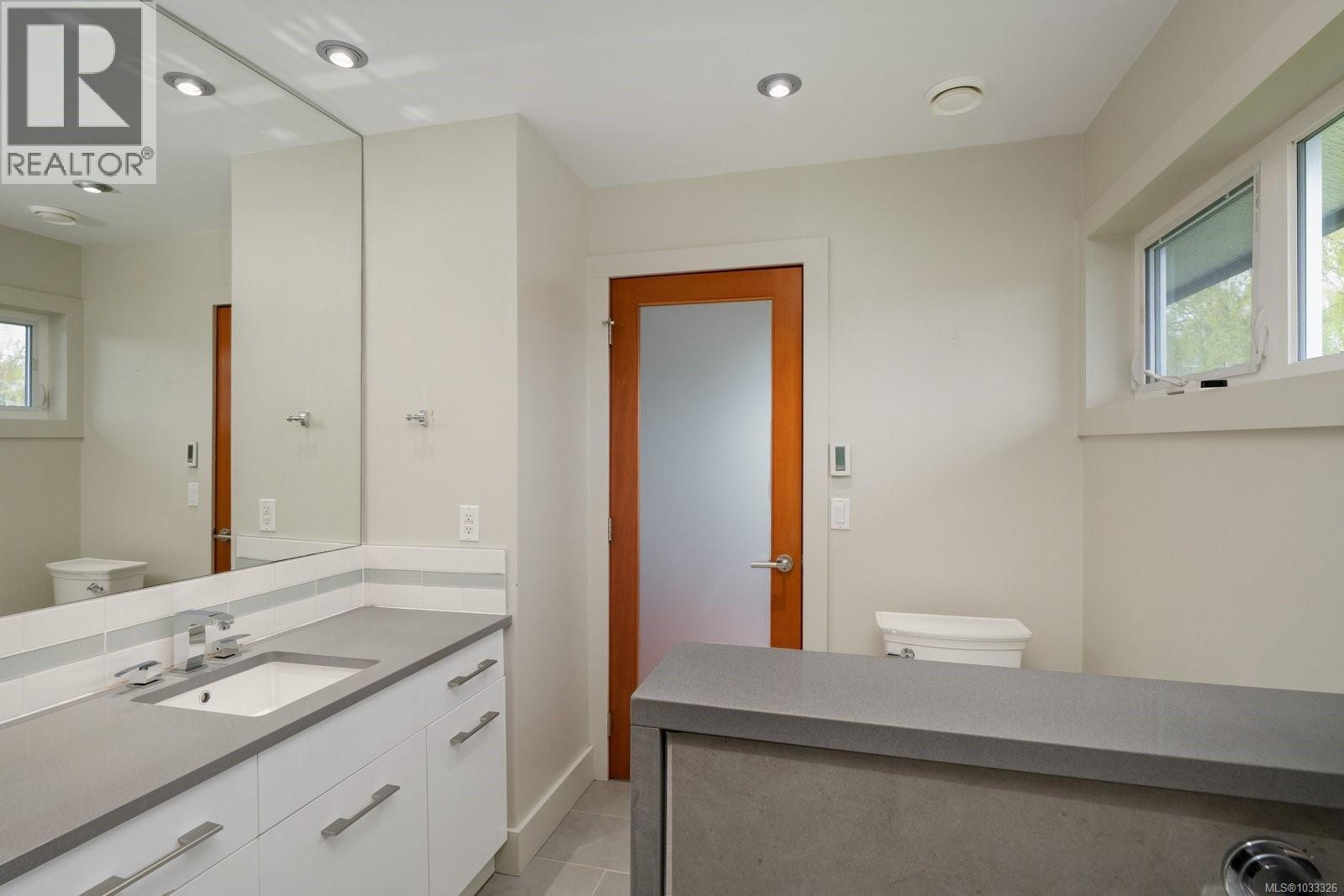  2835 Lincoln Road, Oak Bay