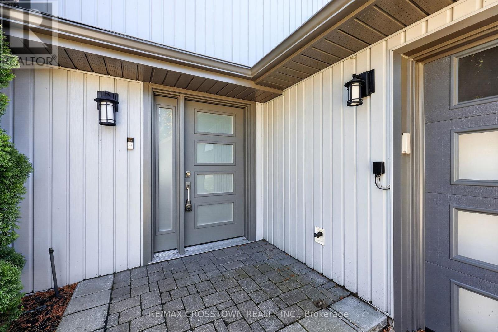 167 LAKESHORE ROAD W — photo 3