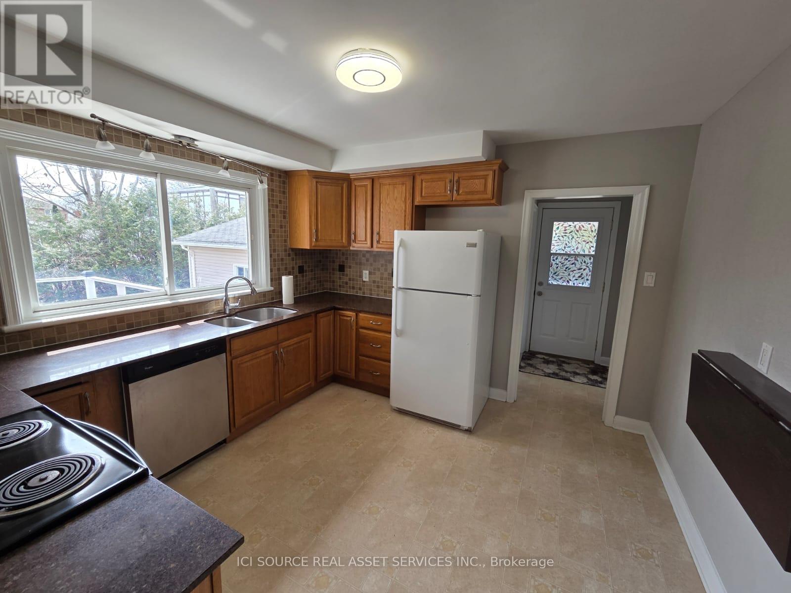 30 SUNNYCREST DRIVE - 22