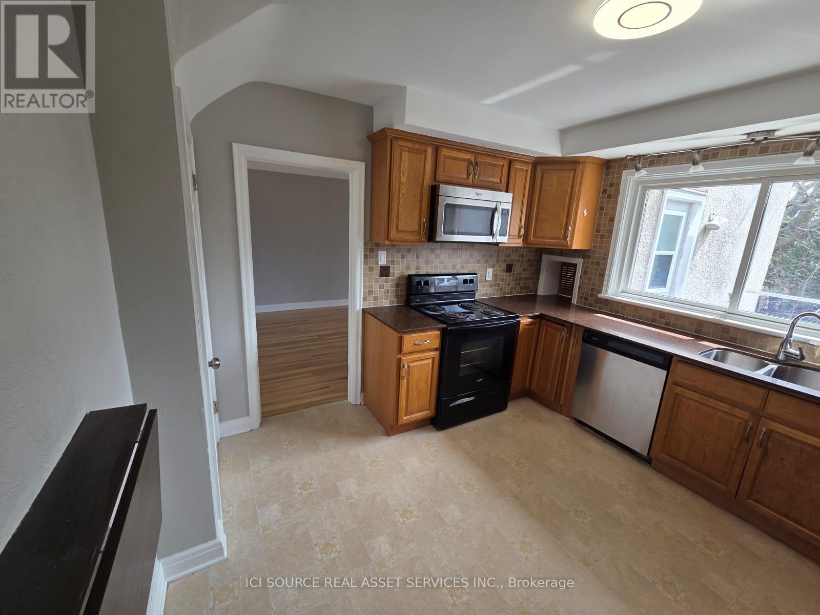 30 SUNNYCREST DRIVE - 23