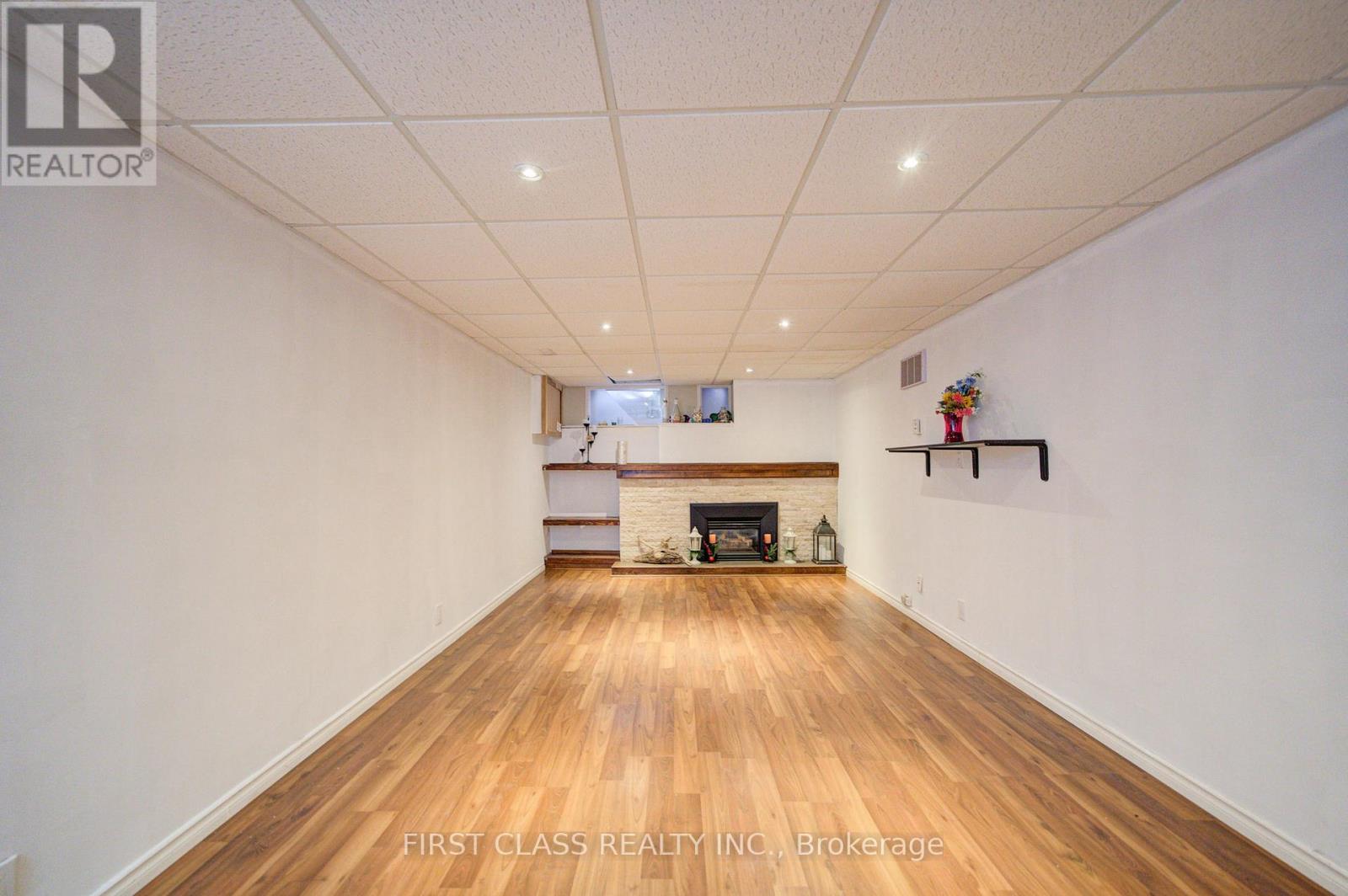 126 SHERWOOD FOREST DRIVE - 29