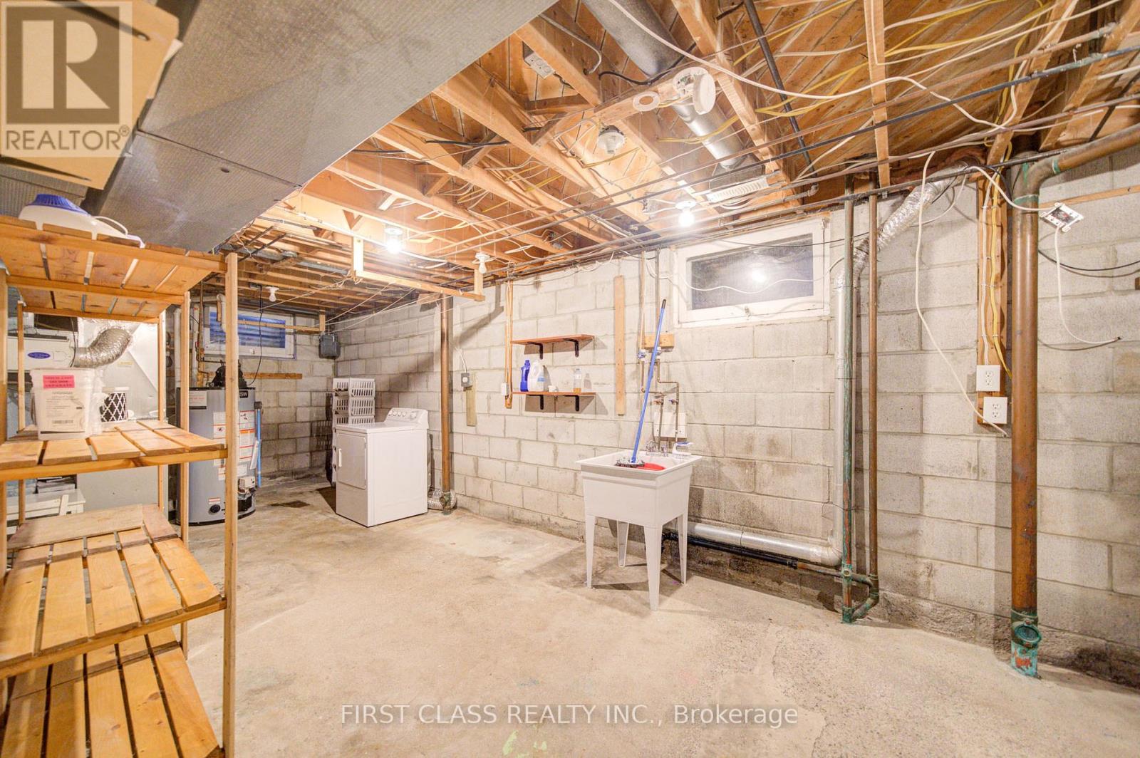 126 SHERWOOD FOREST DRIVE — photo 32