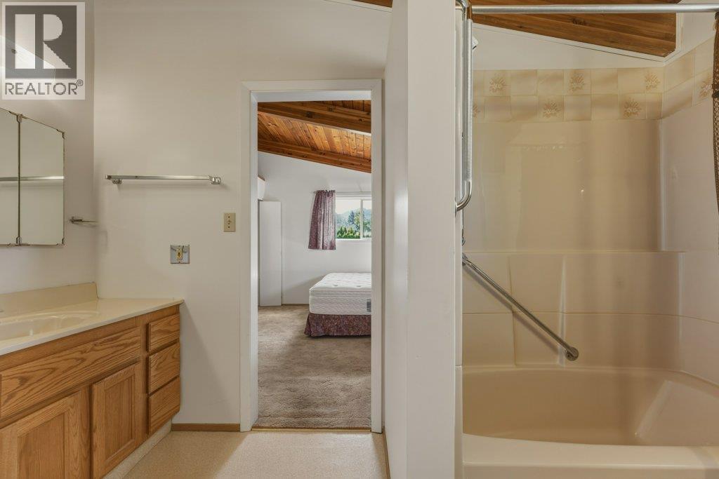 3220 5 Avenue SE - 13