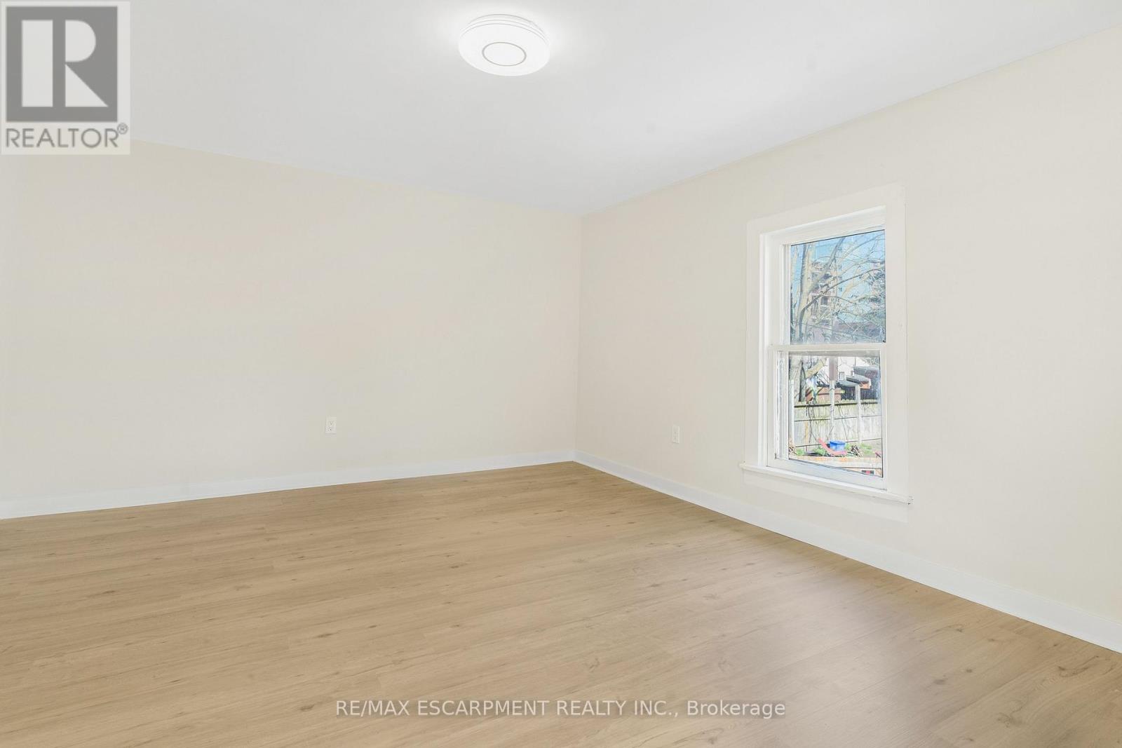 16 ALBERT STREET - 13