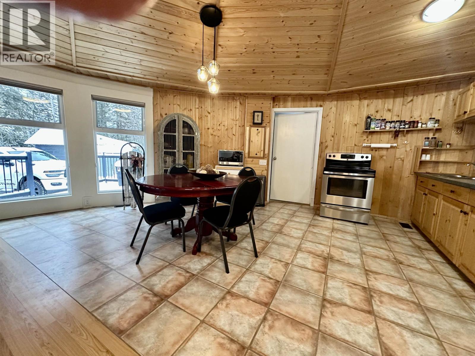 772 S GREEN LAKE ROAD - 5