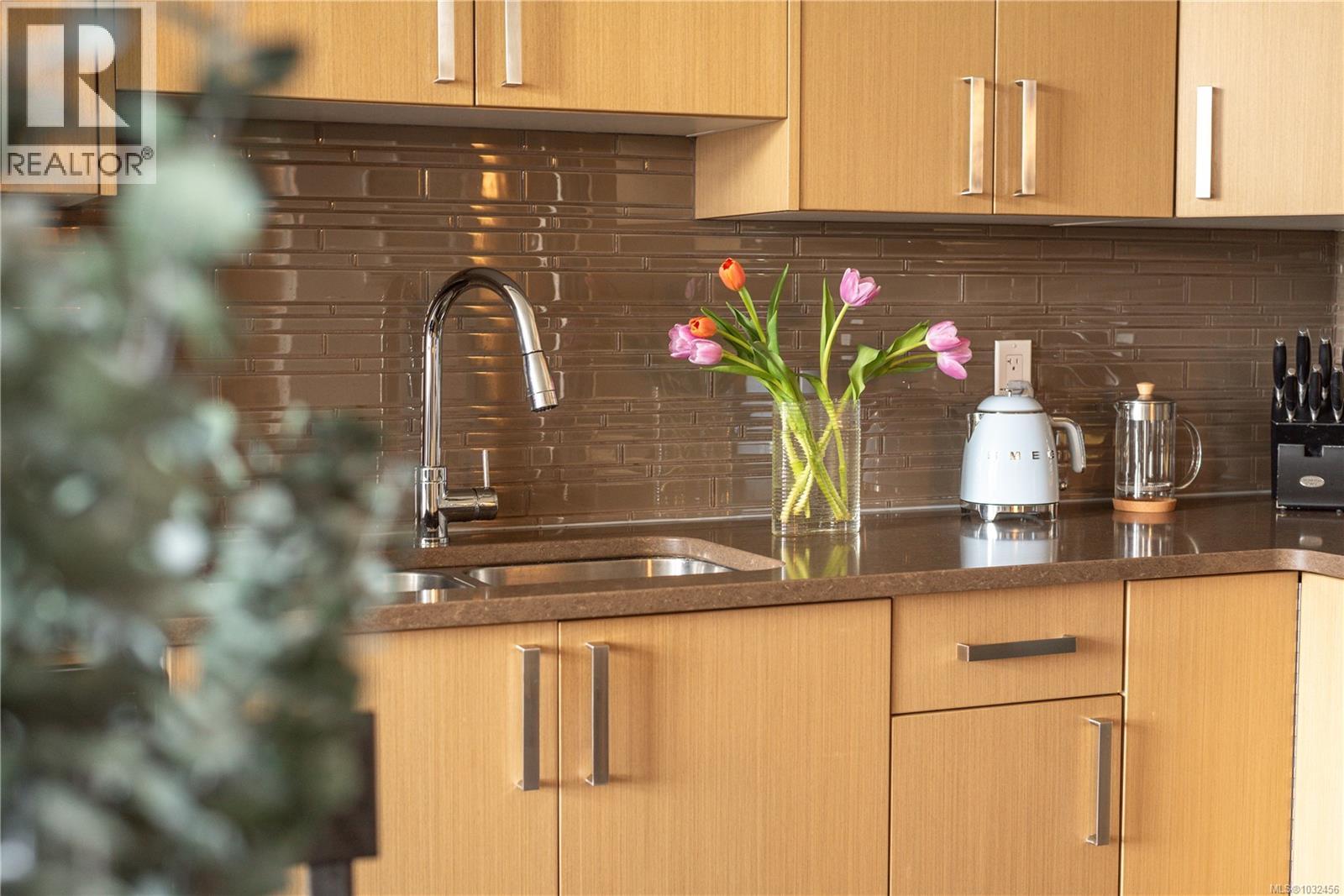 410 1900 Watkiss Way, View Royal