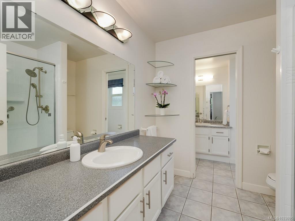  975 Ardmore Drive, North Saanich