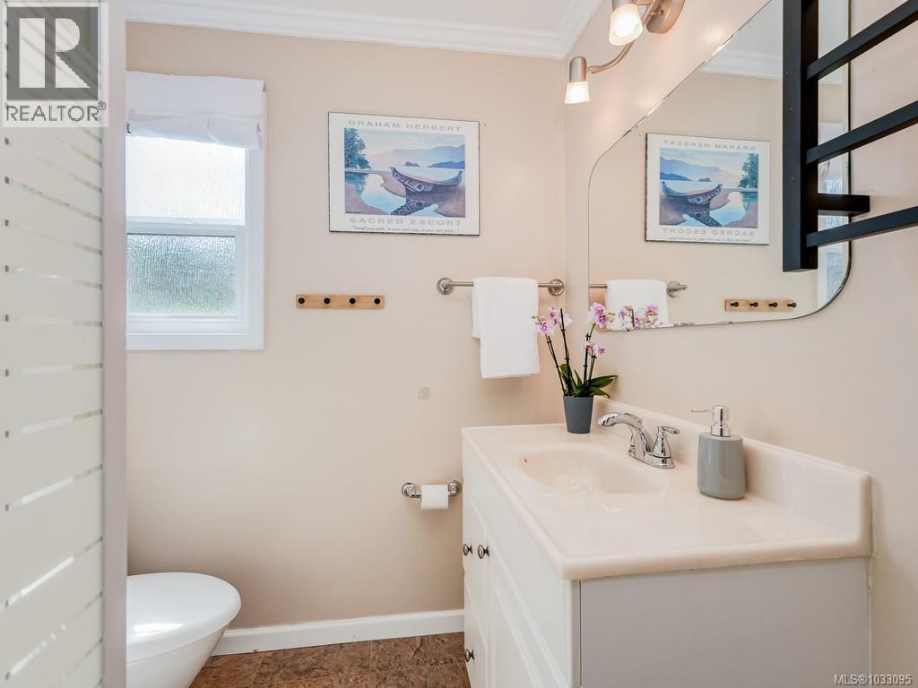  975 Ardmore Drive, North Saanich