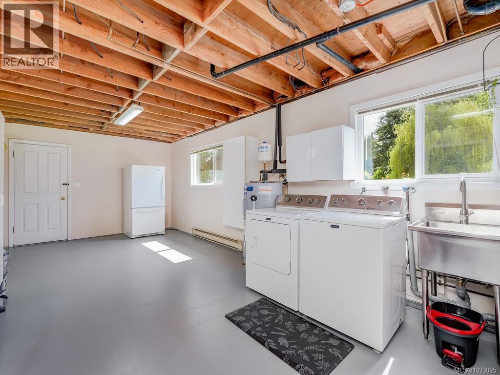  975 Ardmore Drive, North Saanich