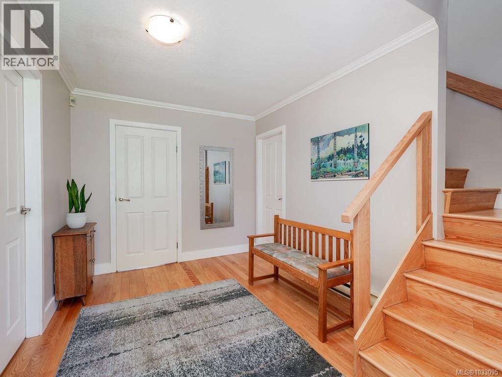  975 Ardmore Drive, North Saanich