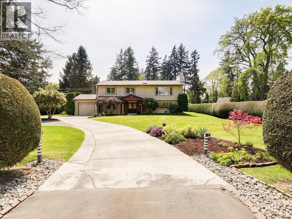  975 Ardmore Drive, North Saanich