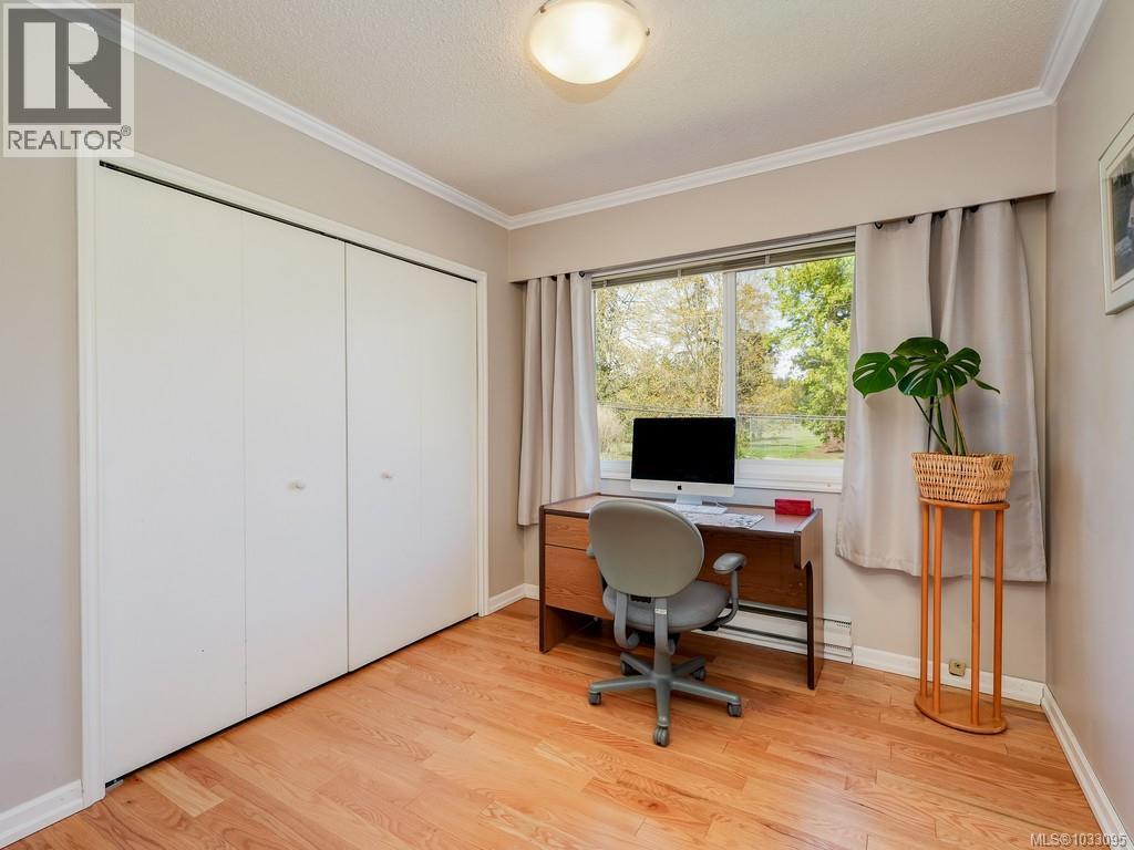  975 Ardmore Drive, North Saanich