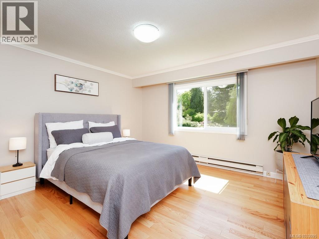  975 Ardmore Drive, North Saanich