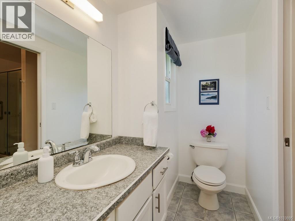  975 Ardmore Drive, North Saanich