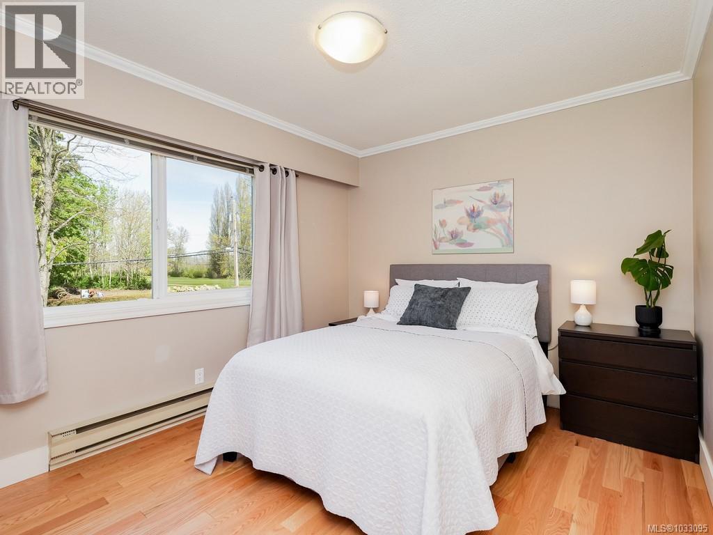  975 Ardmore Drive, North Saanich