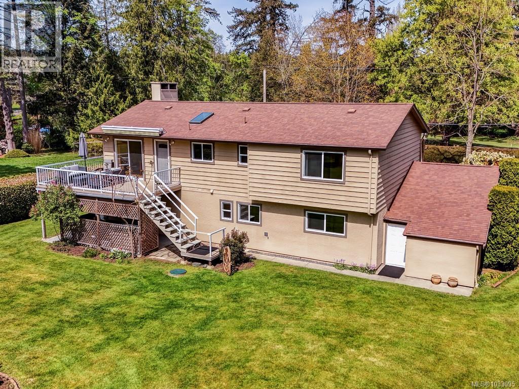  975 Ardmore Drive, North Saanich