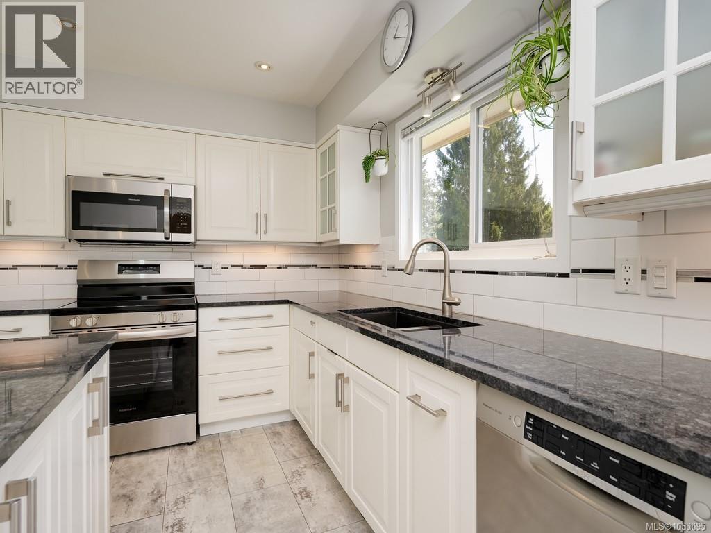  975 Ardmore Drive, North Saanich