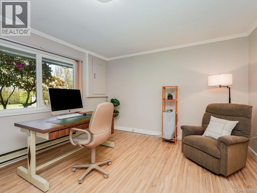  975 Ardmore Drive, North Saanich