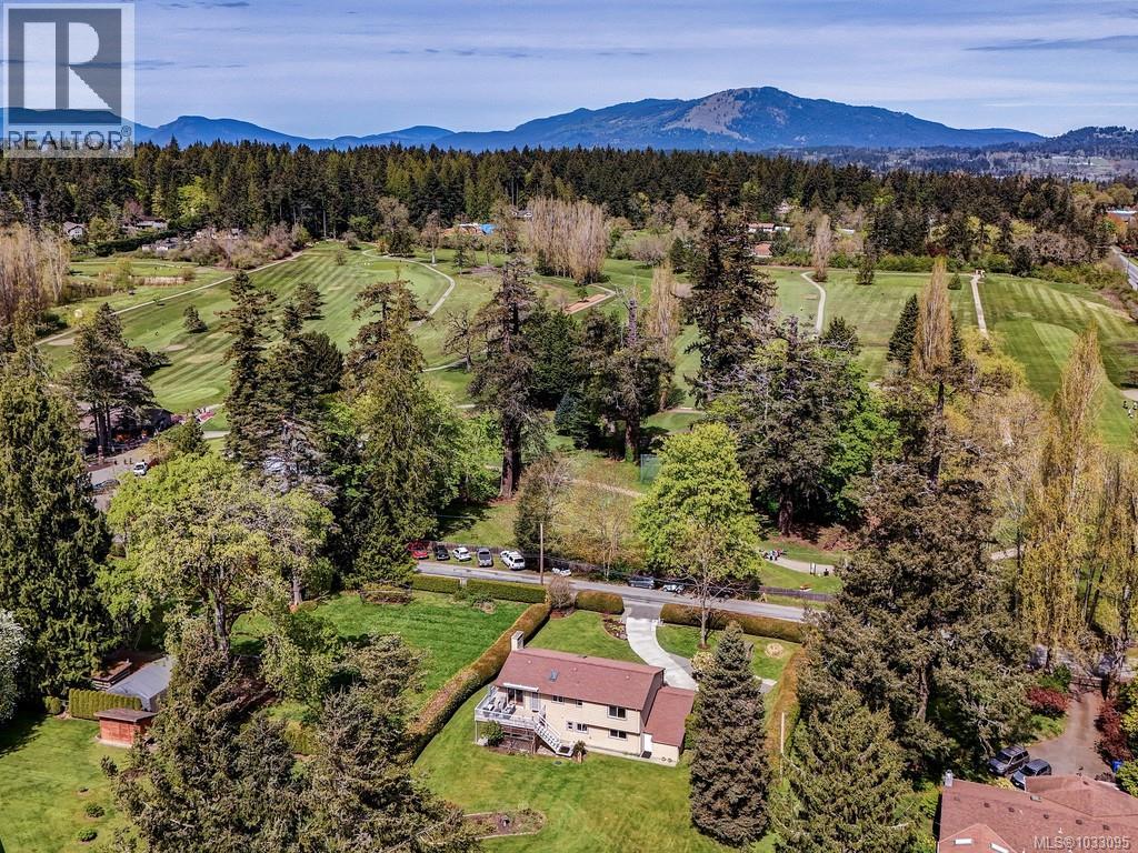  975 Ardmore Drive, North Saanich