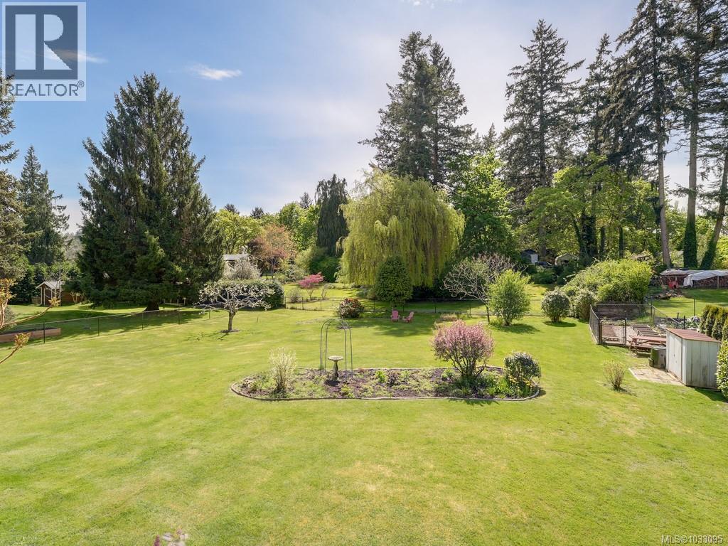  975 Ardmore Drive, North Saanich