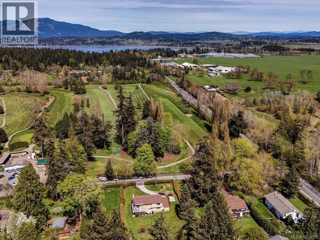  975 Ardmore Drive, North Saanich